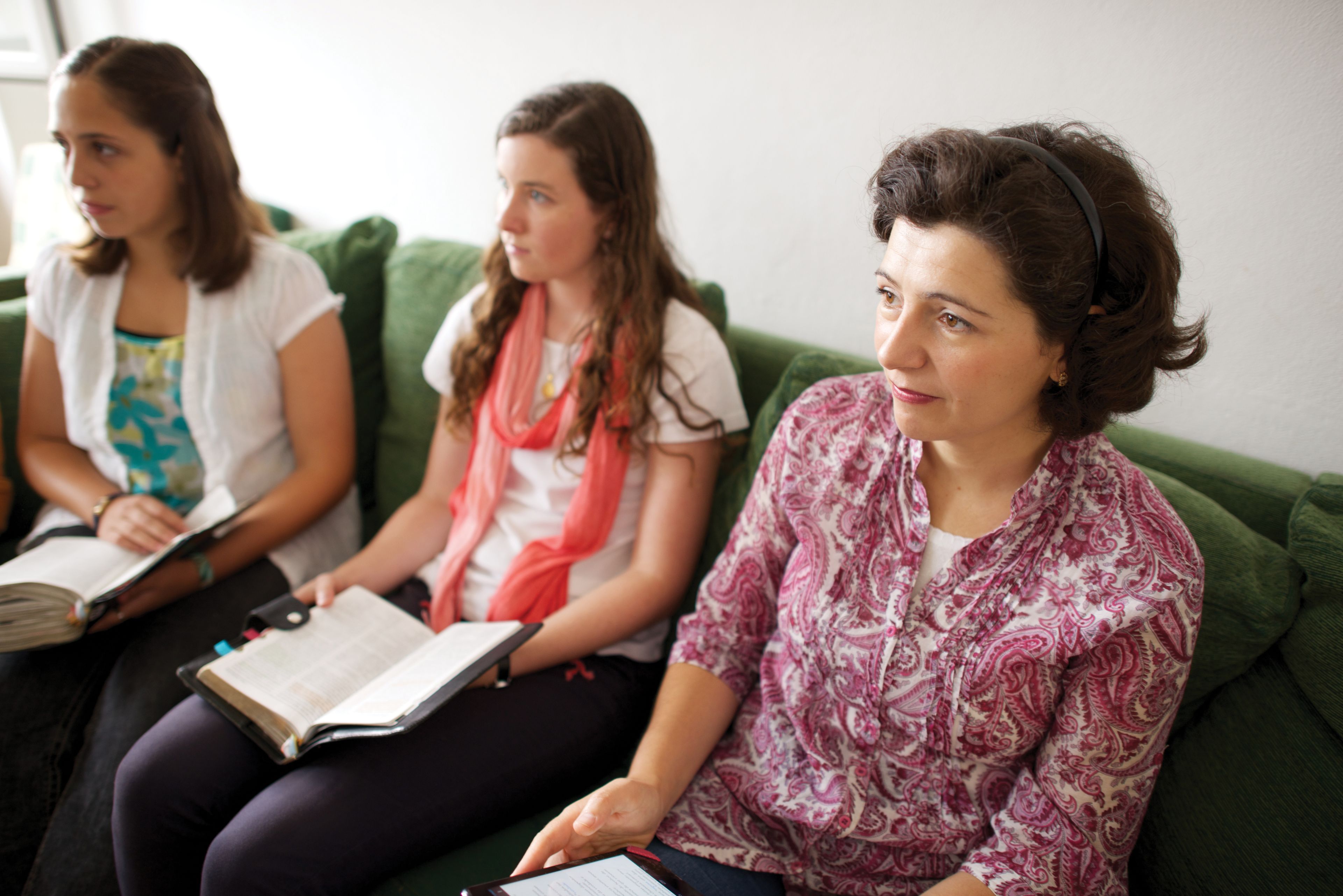 Mother and daughters studying scriptures together in Portugal.