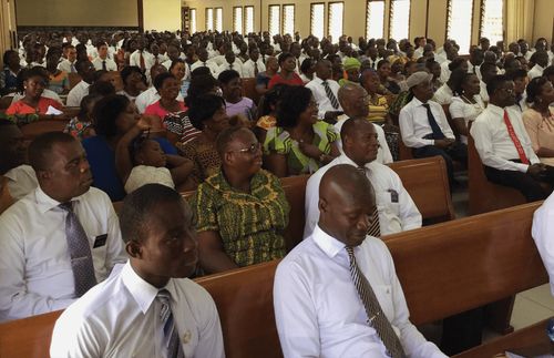 Kongregazzjoni f’Takoradi, il-Gana