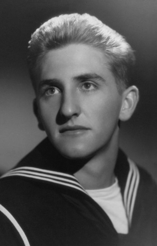 Thomas S. Monson v uniformě námořnictva