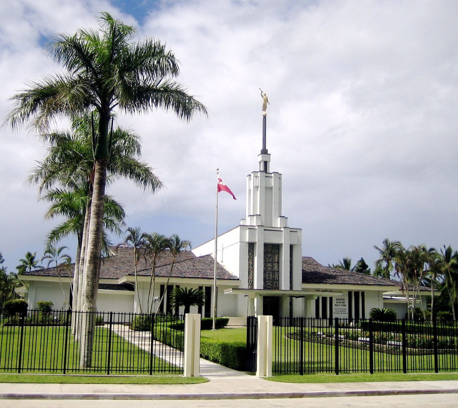 The Nuku‘alofa Tonga Temple, including the entrance and scenery.