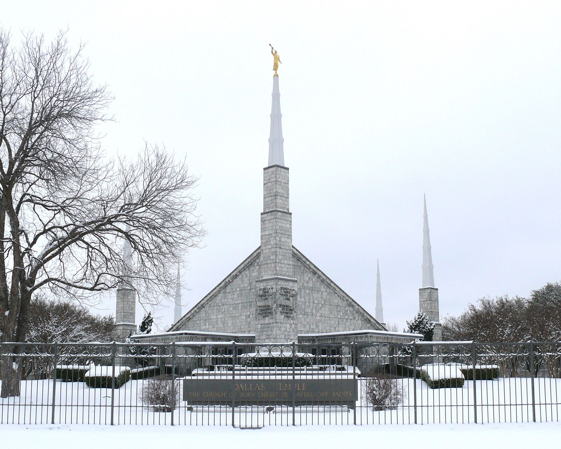 A view of the Dallas Texas Temple and grounds in the winter.